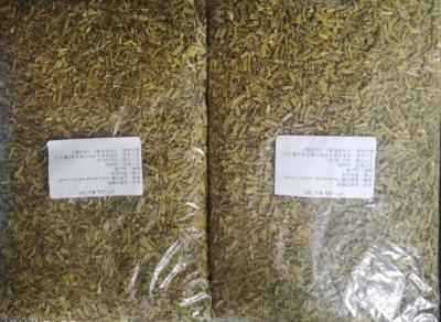 大量供应道地野外自然生长符合新版药典质量标准要求的金钗石斛段或干条，以及低温真空冷冻干燥符合《贵州省中药、民族药饮片标准》（2013年版）质量标准要求的冻干片