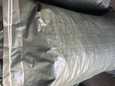本人有大量干草果出售，一手货源。有需要的老板欢迎联系合作