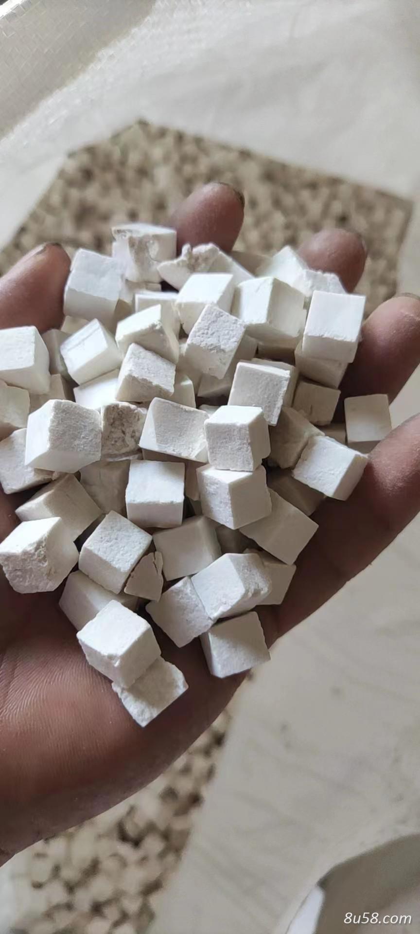 本人手头现货30吨，每月可生产15吨。统丁，中心丁，茯神，乱坨均有。有老板需要的可侧重生产